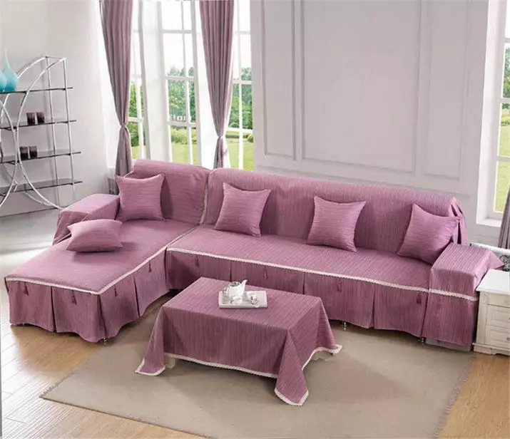 Cobertes en un sofà amb otomana: com triar un cobrellit, quadres i el terme en un sofà amb una cantonada esquerra? Com portar? Les opcions per a un sofà sense braços i amb ells 8955_26