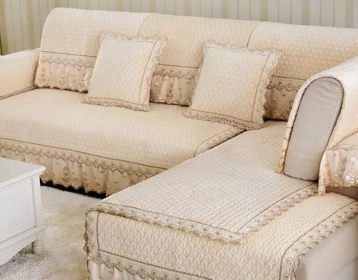 Omfattar på en soffa med ottoman: hur man väljer en sängspärr, plaid och cape på en soffa med ett vänstra hörn? Hur man bär? Alternativ för en soffa utan armstöd och med dem 8955_31
