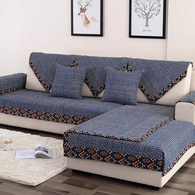 Mbulon një divan me osman: Si të zgjidhni një mbulesë, plaid dhe Cape në një divan me një kënd të majtë? Si të vishni? Opsionet për një divan pa krahë dhe me ta 8955_5