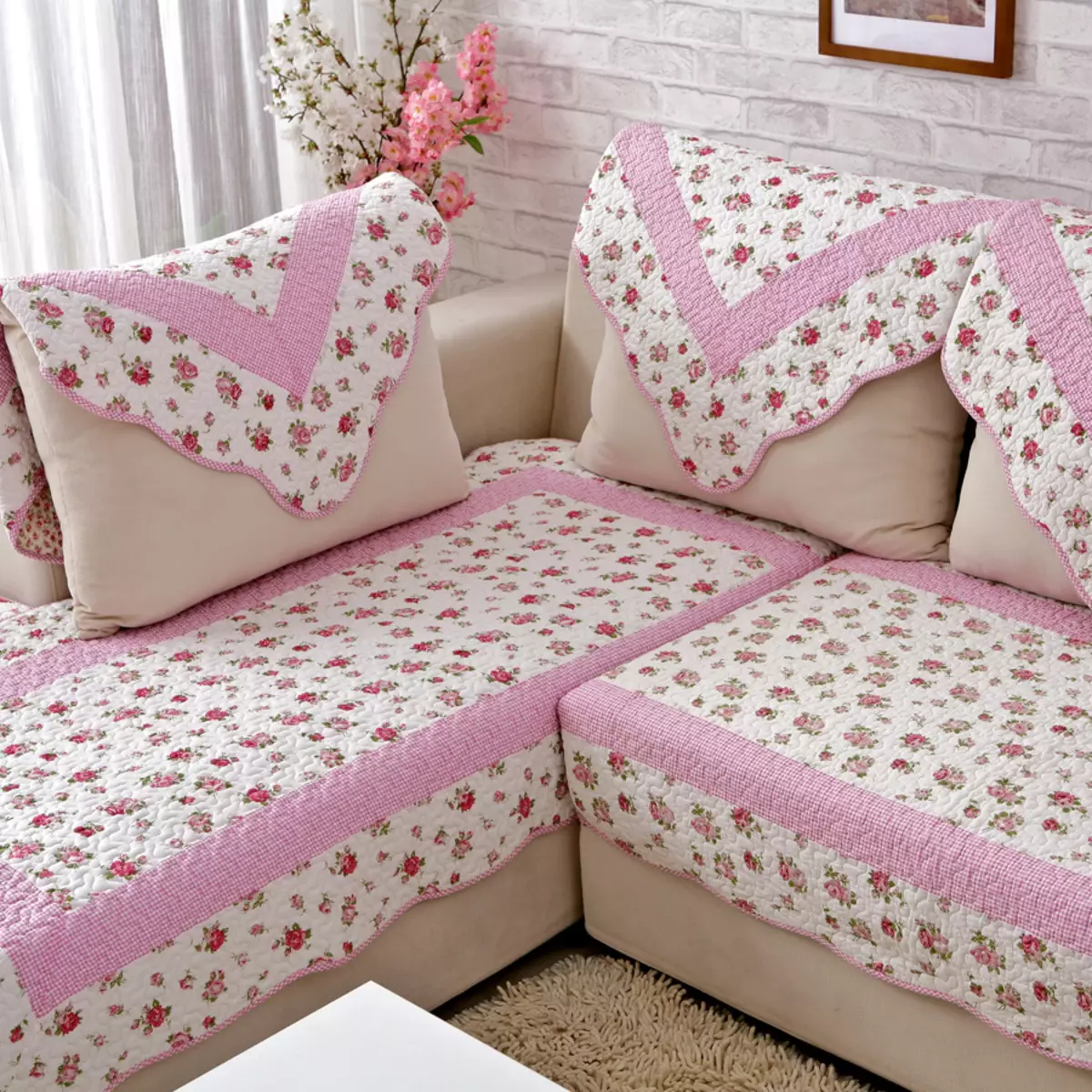 Cubertas sobre un sofá con otomán: como elixir unha colcha, plaid e capa sobre un sofá cunha esquina esquerda? Como vestir? Opcións para un sofá sen brazos e con eles 8955_6