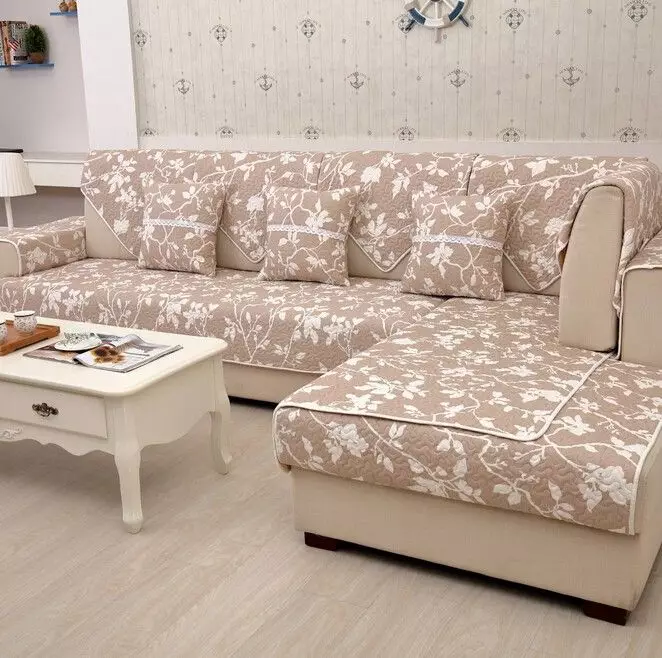 Dækker på en sofa med osmannisk: hvordan man vælger en sengetæppe, plaid og cape på en sofa med et venstre hjørne? Hvordan man bærer? Valgmuligheder for en sofa uden armlæn og med dem 8955_8