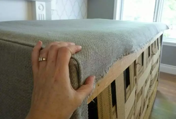 Repair of sofas with your own hands (34 photos): how to repair armrests and repair the frame? Repair of angular and other upholstered furniture. Replacing the foam rubber at home 8959_8