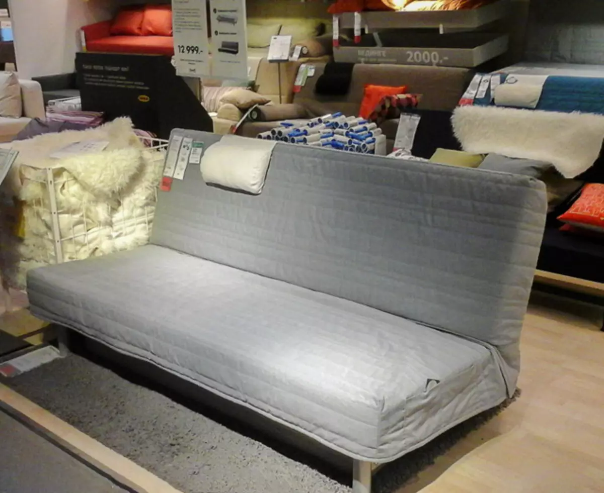 Kanepede Dava IKEA: Kol dayamaları olmayan köşe kanepeleri için yatak örtüleri seçimi, evrensel kapaklar ve diğer seçenekler 8963_20
