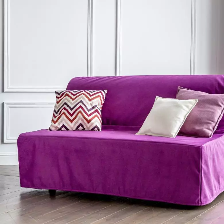 Θήκη στον καναπέ IKEA: Επιλογή κλινοσκεπασμάτων για γωνιακούς καναπέδες χωρίς υποβραχιόνια, καθολικά καλύμματα και άλλες επιλογές 8963_26