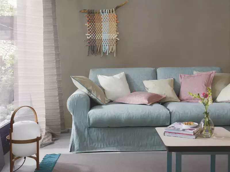 Θήκη στον καναπέ IKEA: Επιλογή κλινοσκεπασμάτων για γωνιακούς καναπέδες χωρίς υποβραχιόνια, καθολικά καλύμματα και άλλες επιλογές 8963_30