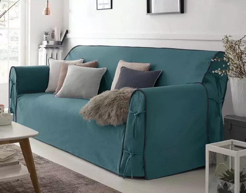 Θήκη στον καναπέ IKEA: Επιλογή κλινοσκεπασμάτων για γωνιακούς καναπέδες χωρίς υποβραχιόνια, καθολικά καλύμματα και άλλες επιλογές 8963_32