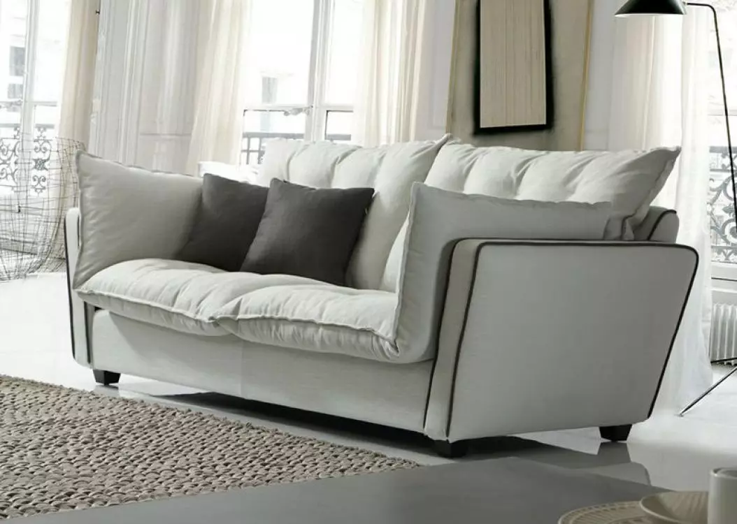 Sofa thấp (22 ảnh): Góc và các mô hình khác có độ vừa thấp, với lưng và không có nó, mô hình gấp nhỏ và lớn 8966_14