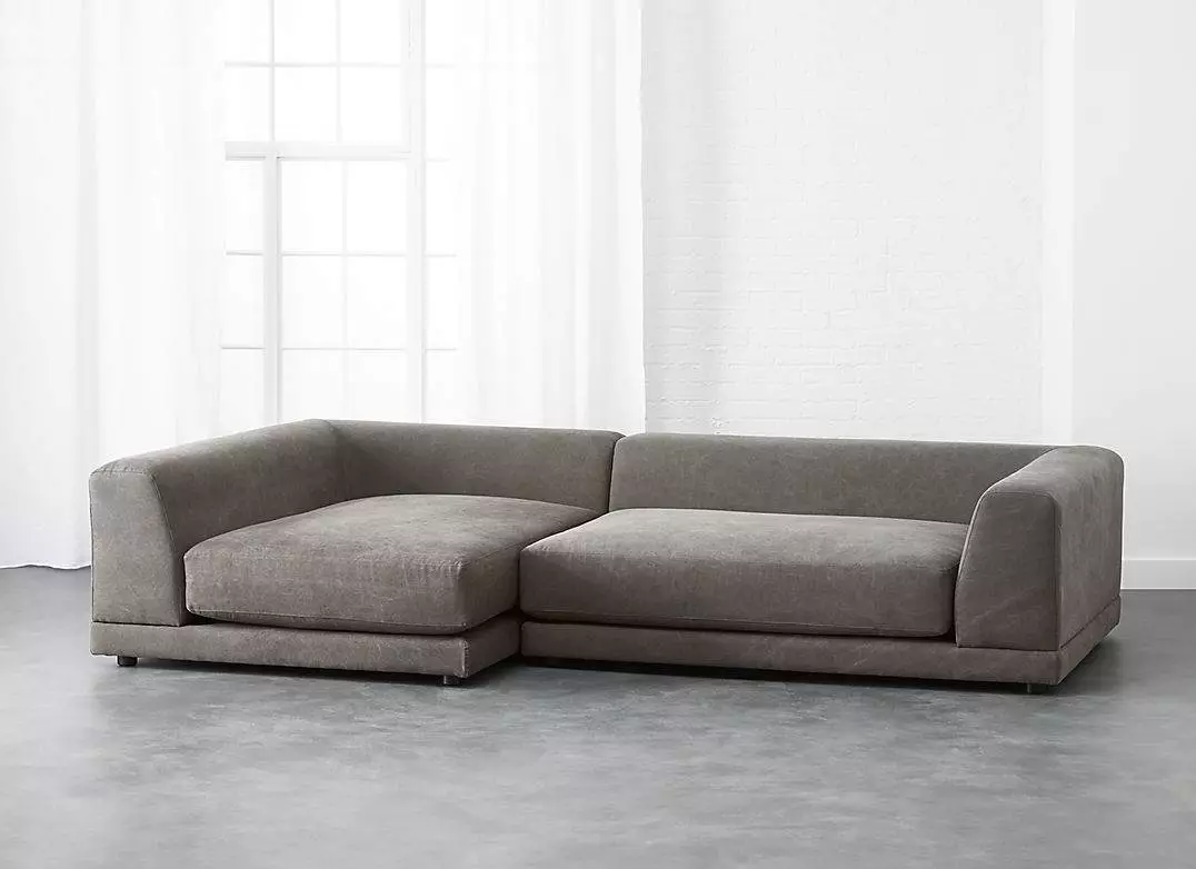 Sofa thấp (22 ảnh): Góc và các mô hình khác có độ vừa thấp, với lưng và không có nó, mô hình gấp nhỏ và lớn 8966_5