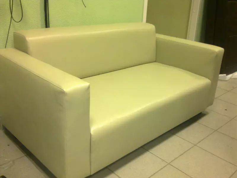 Sofa sareng kotak kanggo linen: Pilih ranjang sofa anu tilepan sareng laci, ganda sareng sofa tunggal 8978_40