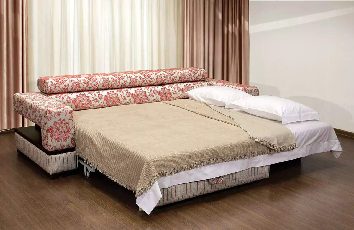 Sofás camas (91 fotos): Como elixir un plegado de cama recta ou modular, con brazos e sen eles? Modelos de 120 cm de ancho e outros tamaños 8979_77