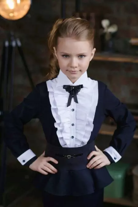 Блузи за момичета за училище (58 снимки): Училищните блузи, елегантни модели, плетени 897_57