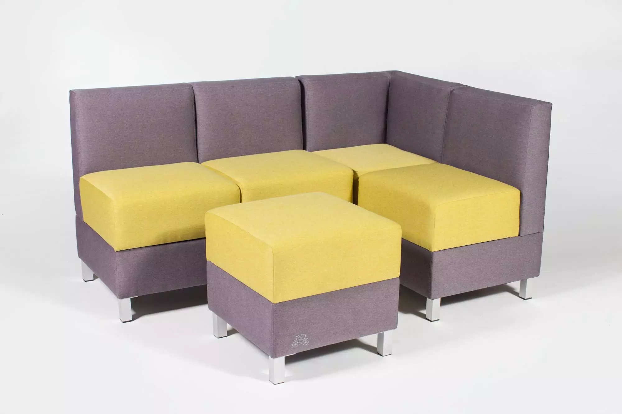 Mali kauč na razvlačenje: mini i kompaktni sofe-krevet od 120 cm široke i više, veličine sklopivih modela 8989_12