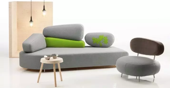 Maliit na sofa bed: mini at compact na maliit na laki ng sofa-bed 120 cm ang lapad at higit pa, laki ng mga natitiklop na modelo 8989_38