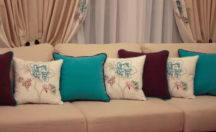 Bantal untuk sofa (56 gambar): Hiasan besar dan kecil bantal lembut pada sofa yang mendalam, saiz standard, segi empat tepat dan bulat 9016_37