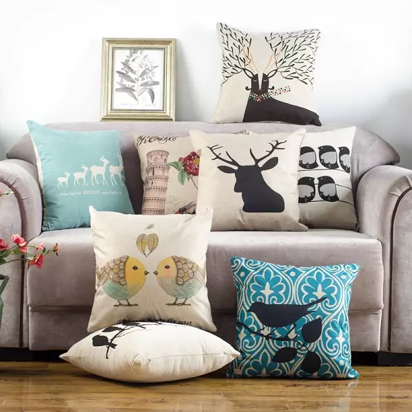 Kessens foar de sofa (56 foto's): dekorative grutte en lytse sêfte kessens op in djippe sêftere, standert maten, rjochthoekich en rûn 9016_42