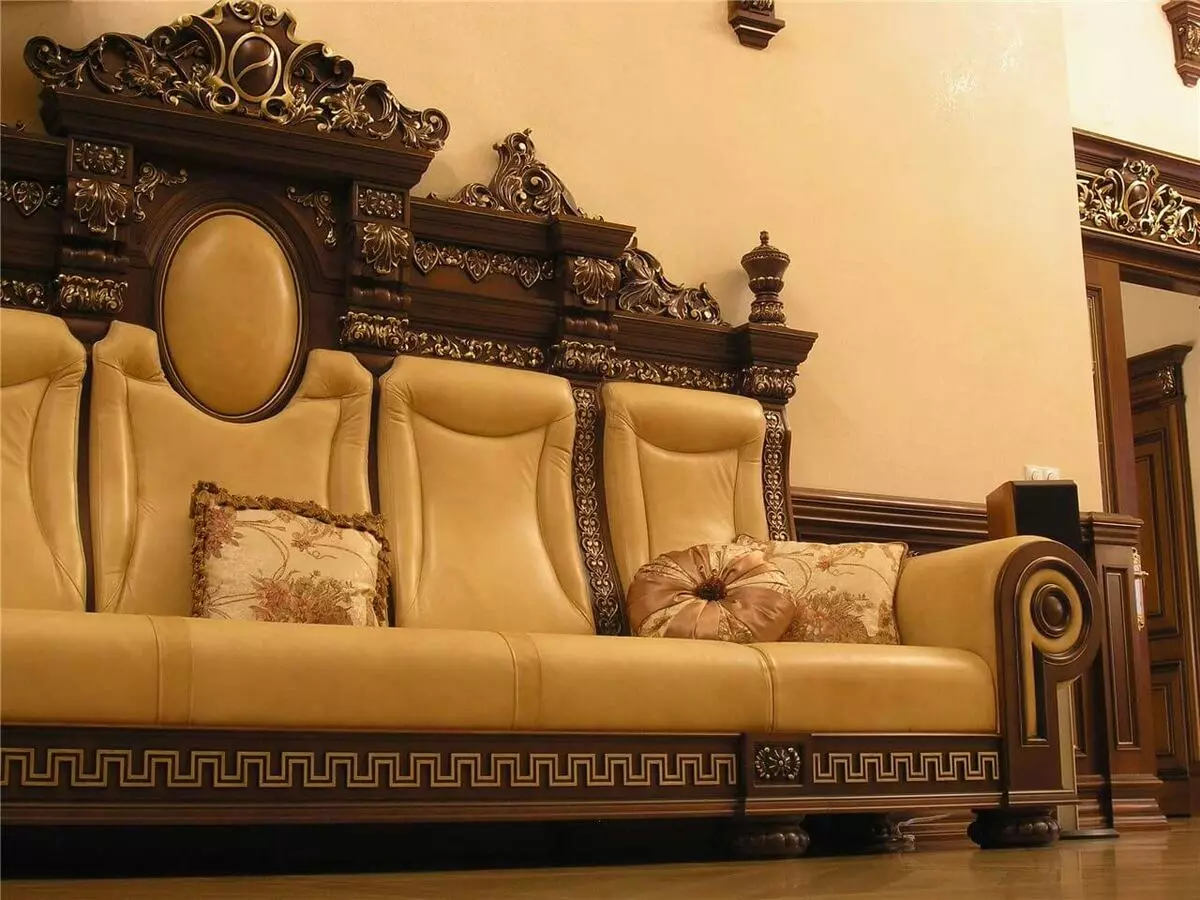 Ξύλινο καναπέδες: από μια σειρά από πεύκα και οξιάς, τα μοντέλα σε σκελετό και ξύλινα με την πλάτη, πτυσσόμενα γωνιακή και ευθεία unprofinal καναπέδες 9023_2