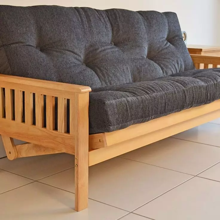 Ξύλινο καναπέδες: από μια σειρά από πεύκα και οξιάς, τα μοντέλα σε σκελετό και ξύλινα με την πλάτη, πτυσσόμενα γωνιακή και ευθεία unprofinal καναπέδες 9023_33