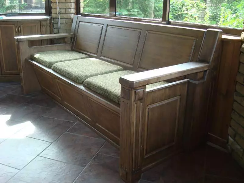 sofás de madera: a partir de una matriz de pino y haya, los modelos en el marco y de madera con espalda, plegable sofás angulares y rectos unprofinal 9023_65