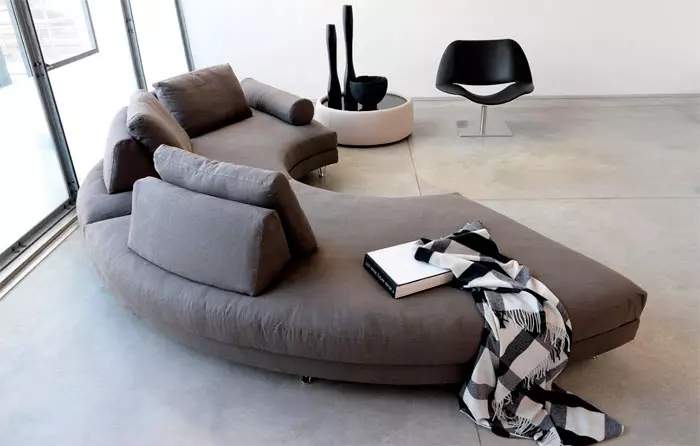 Диван жогорку технологиянын стилиндеги диван (39 сүрөт): заманбап дизайн, моделдердин сорттору, учурдагы түстөр менен, бурчту тандаңыз 9044_15