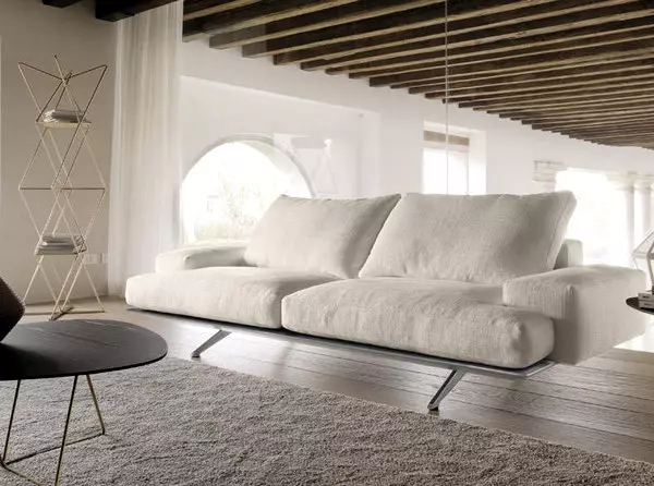 Canapé dans le style de haute technologie (39 photos): Choisissez le canapé d'angle avec design moderne, des variétés de modèles, des couleurs actuelles 9044_26
