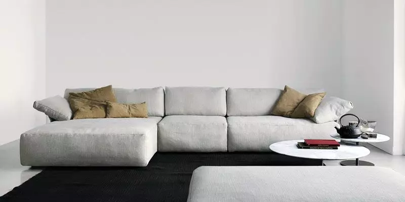 Minimalism Sofa (36 photos): Choose the corner and straight, Fuchsia colors and other modern models 9053_13