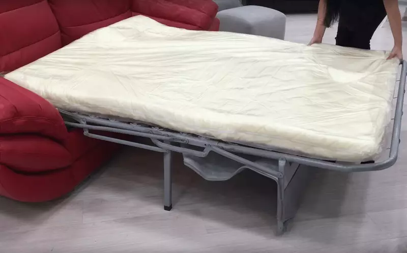 Дивани з механізмом «седафлекс»: вибираємо диван-ліжко з механізмом «американська розкладачка», кутові і вузькі моделі 9069_46
