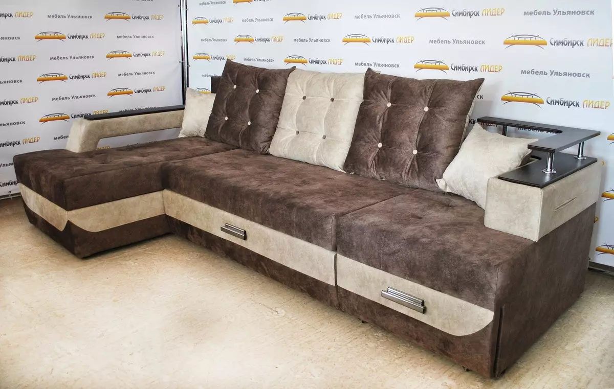 Sofa dari Pabrik Ulyanovsk (44 foto): Pilih sudut pada bingkai logam, sofa modular dan langsung dari pabrik mebel 9070_25