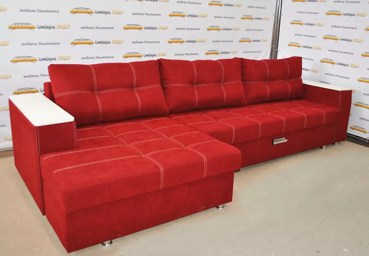 Sofa dari Pabrik Ulyanovsk (44 foto): Pilih sudut pada bingkai logam, sofa modular dan langsung dari pabrik mebel 9070_26