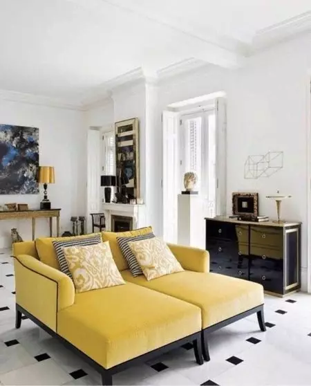 Žute sofe (73 fotografije): Primjeri u unutrašnjosti. Kutak i kauč na rasklapanje, mali i sklopivi, modeli sive, plave i crno-žute boje 9077_10