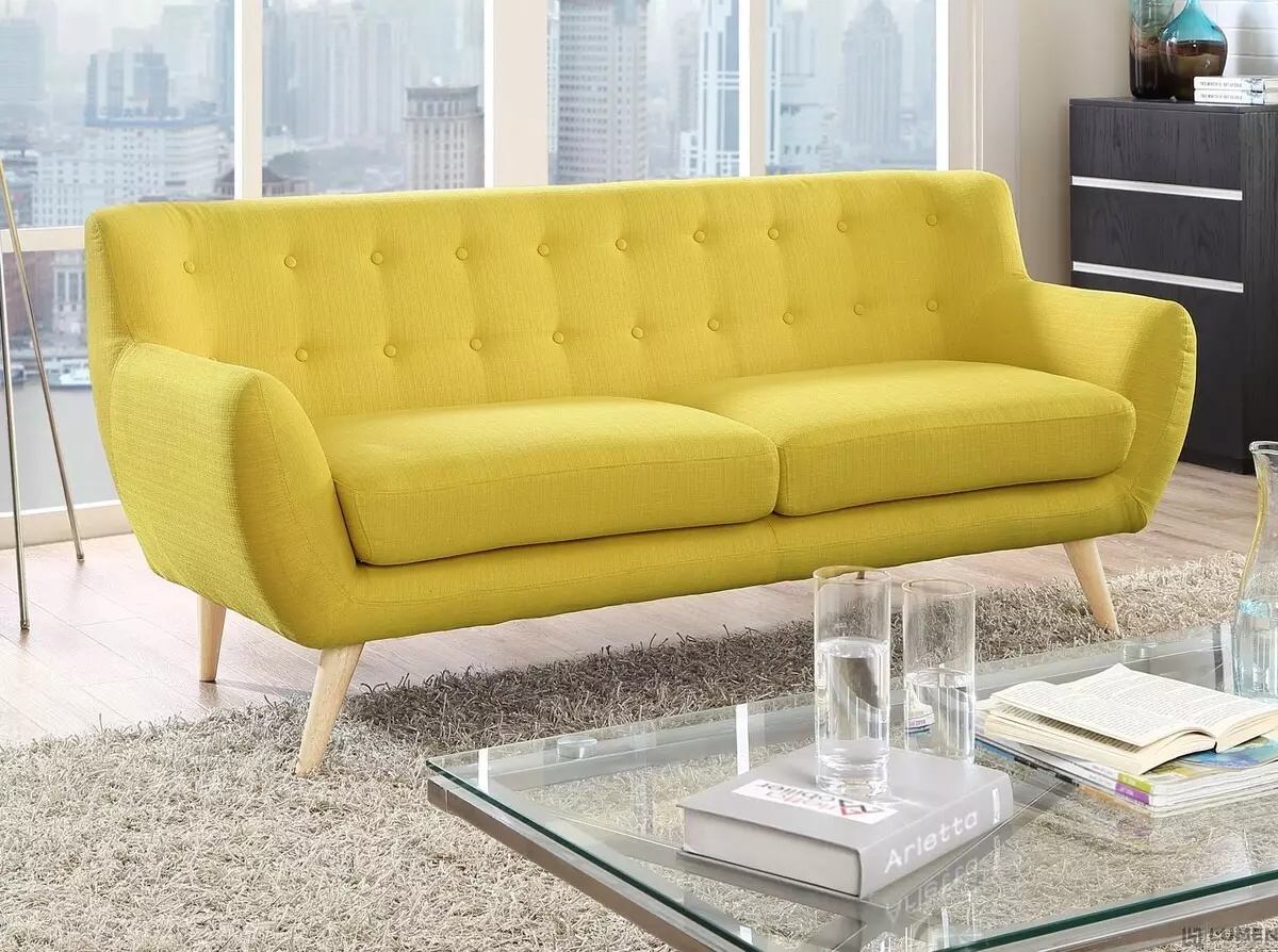 Žute sofe (73 fotografije): Primjeri u unutrašnjosti. Kutak i kauč na rasklapanje, mali i sklopivi, modeli sive, plave i crno-žute boje 9077_56