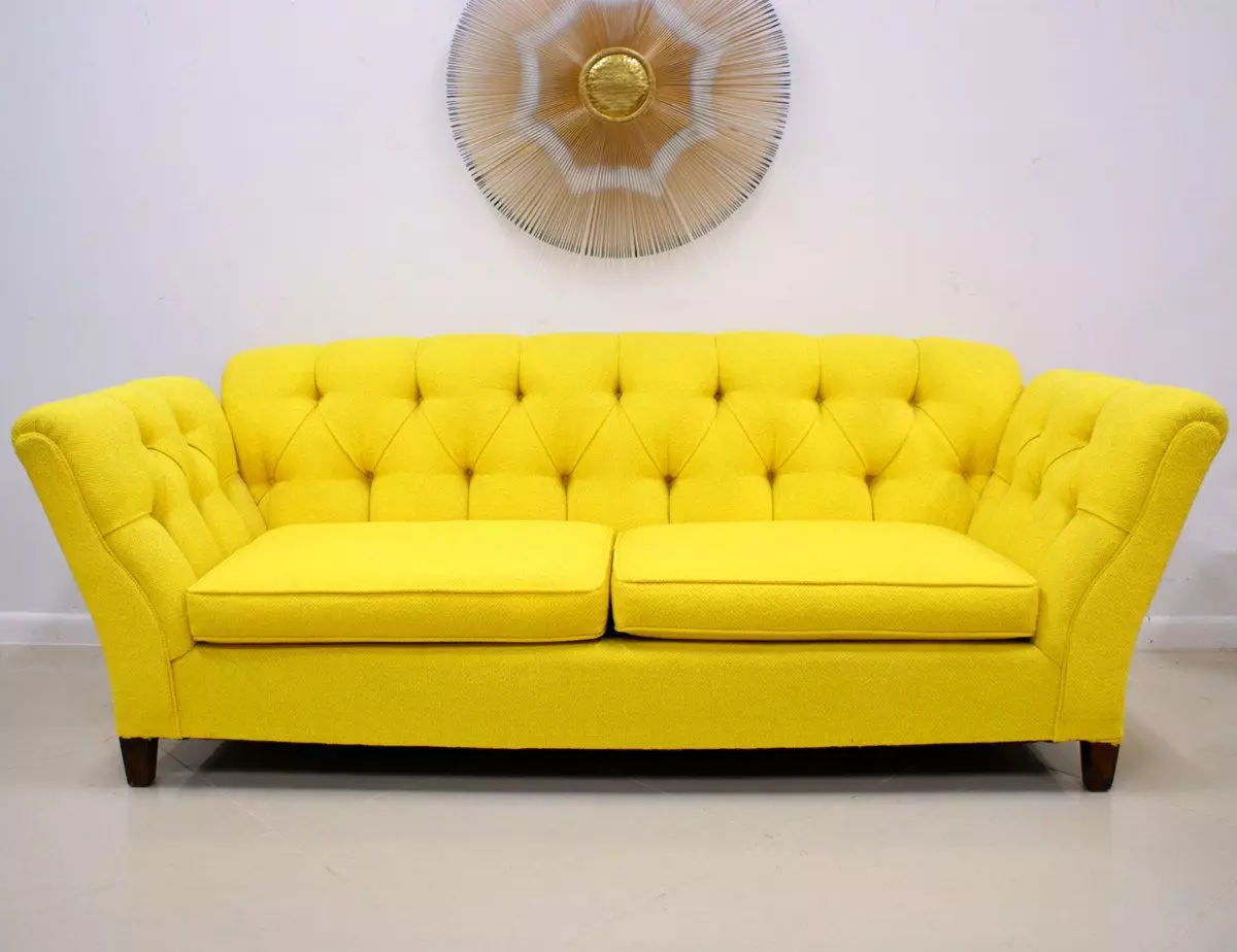 Žute sofe (73 fotografije): Primjeri u unutrašnjosti. Kutak i kauč na rasklapanje, mali i sklopivi, modeli sive, plave i crno-žute boje 9077_8