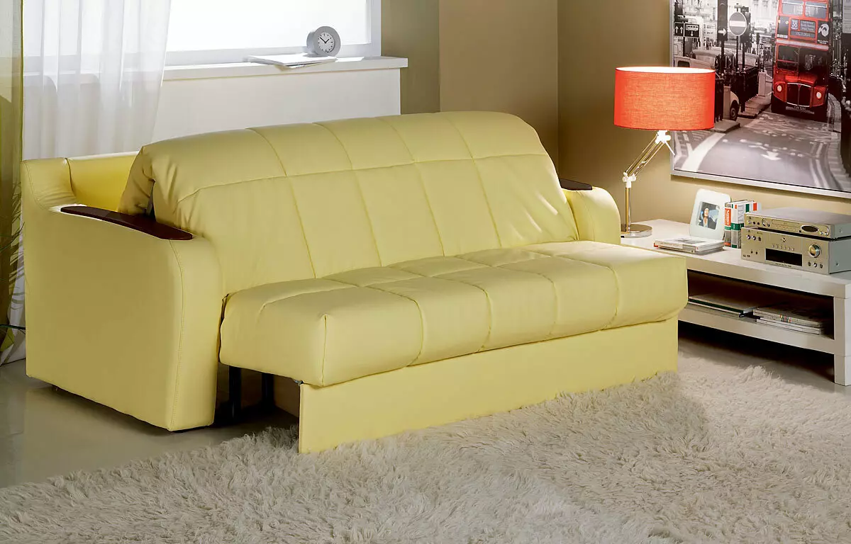 Трансформаторни дивани за маломерен апартамент (49 снимки): Най-добрите модели за една малка стая, преглед на ъглови, преки и модулни дивани, техните механизми и размери на трансформация 9079_36