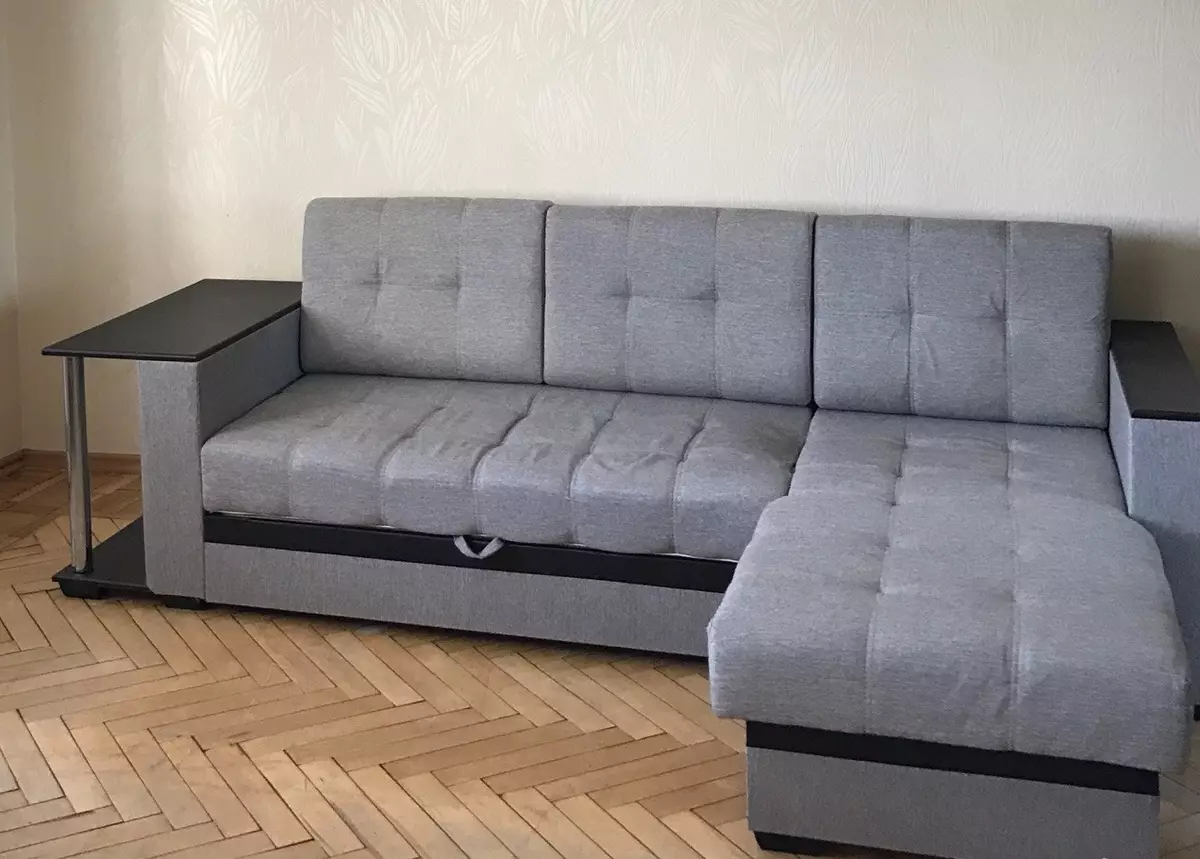 Stūra tipa izvelkamais divvietīgs dīvāns: ērti dubulto modeļu pārskats un ar divām gultām, to izmērs un izvēle 9082_26