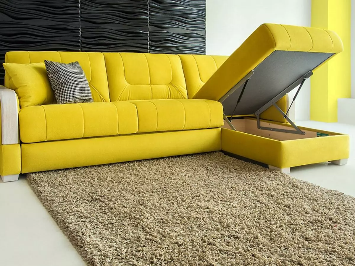 Kulmatyyppi Taitettava kaksinkertaiset sohvat: Yleiskatsaus kätevistä kaksoismalleista ja kahdella vuoteella, niiden koko ja valinta 9082_28