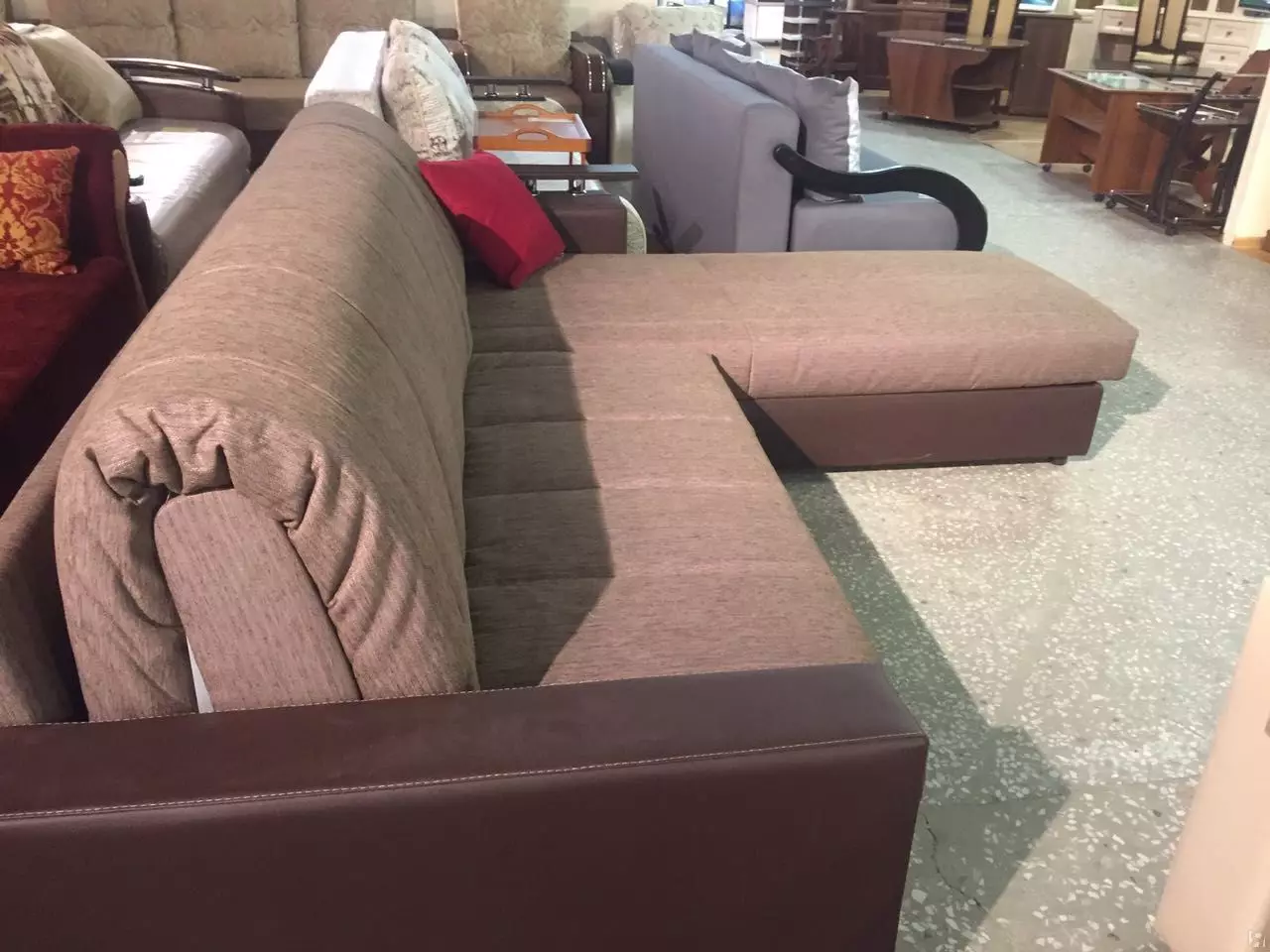 Corner-Type Folding Double Sofas: Översikt över bekväma dubbla modeller och med två sängar, deras storlek och urval 9082_3