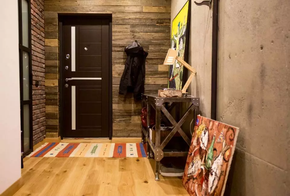 Hall de entrada em estilo loft (76 fotos): cabide e móveis no interior de um pequeno corredor, um design corredor com uma parede de tijolos, escolher um banco e roupeiros 9088_38