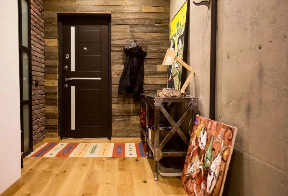 Balai mlebu ing Gaya Loft (76 Foto): Hanger lan Perabot ing interior koridor cilik, desain lorong karo tembok bata, pilih bangku lan lemari klambi 9088_38