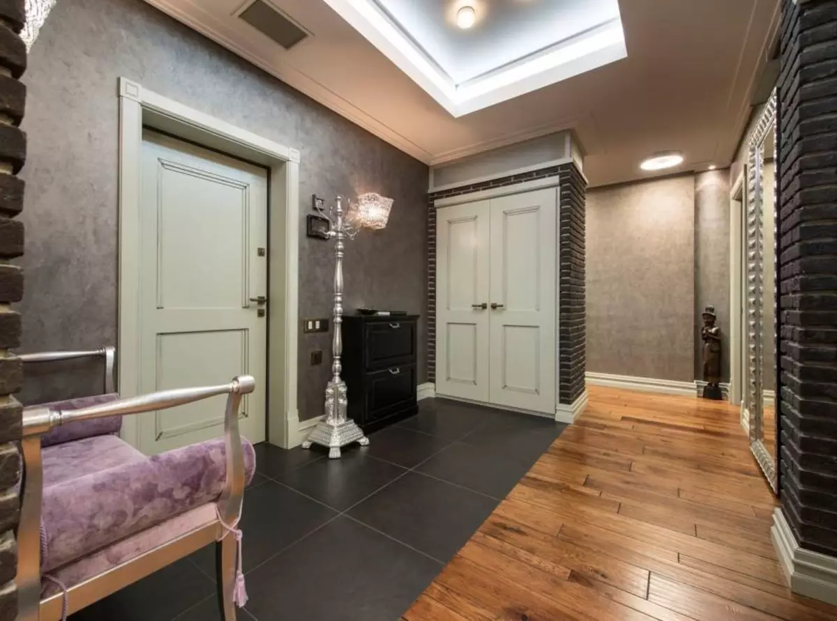 Hall d'entrée dans le style loft (76 photos): cintre et meubles à l'intérieur d'un petit couloir, un design de couloir avec un mur de briques, choisissez un banc et des armoires 9088_45