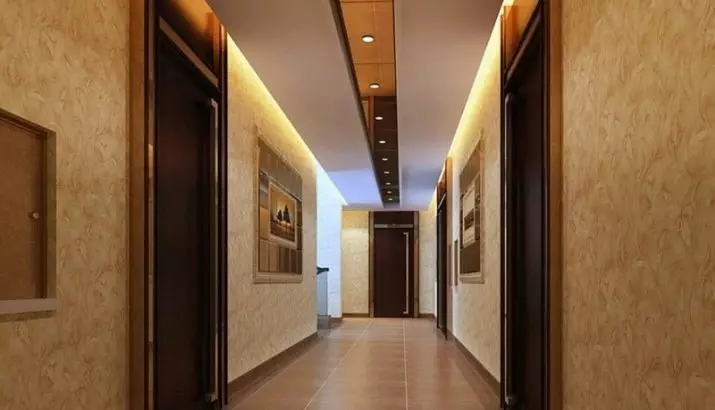 תאורה במסדרון (63 תמונות): אור במסדרון הדירה עם תקרה מתיחה, תאורה הרצפה עם חיישן תנועה תאורה לילה. איך לארגן תאורה במסדרון צר ארוך עם מסדרון? עיצוב מודרני בבית 9092_2