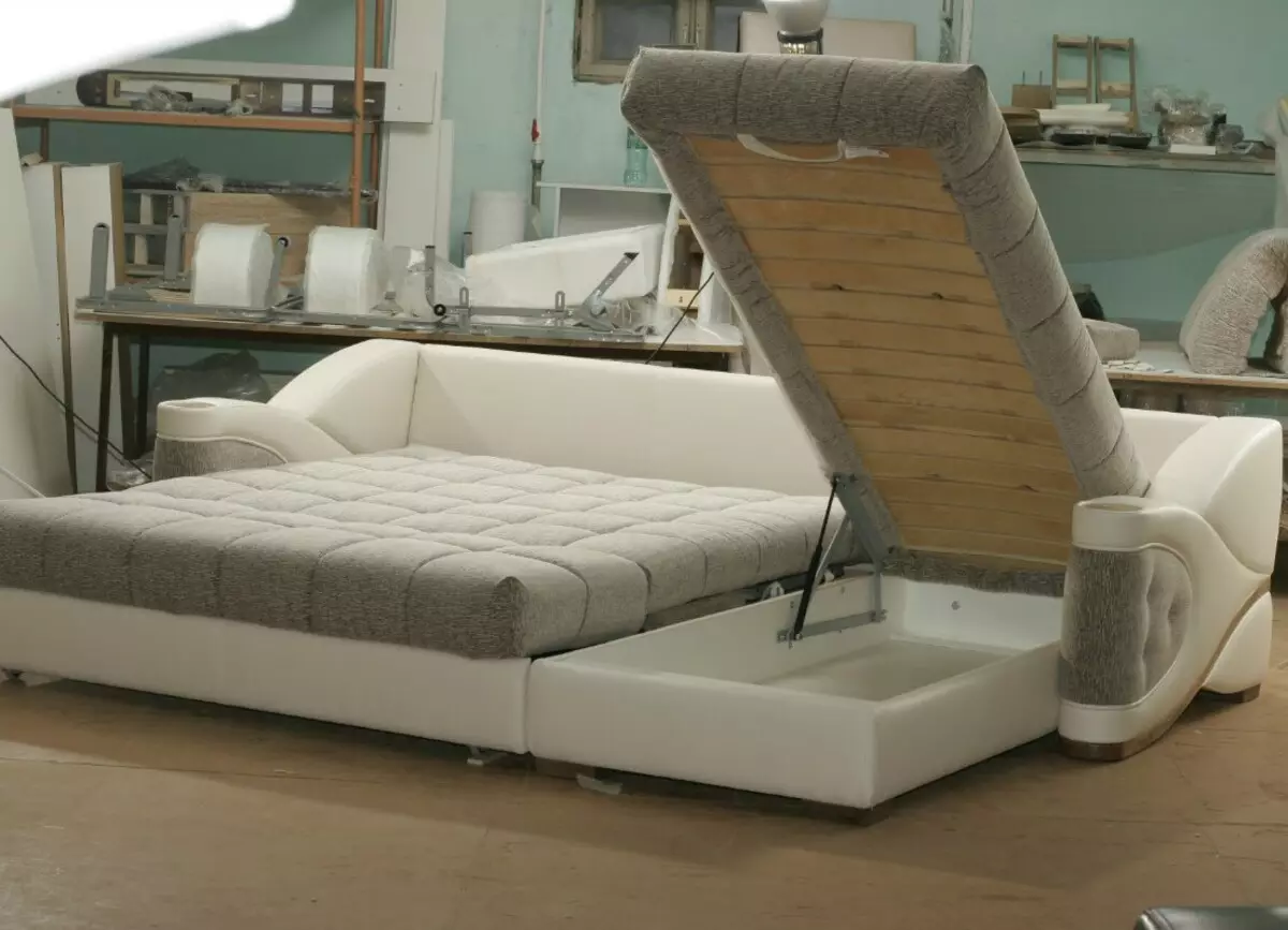Sofas fizarmonikë me një dyshek ortopedik dhe sirtar prej liri: krevat sofas qoshe dhe modele të tjera 9103_21