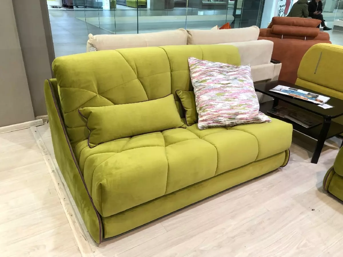 Sofasên akordîk ên bi nivînek orthopedic û dravê kincê: Corner Sofas nivîn û modelên din 9103_28