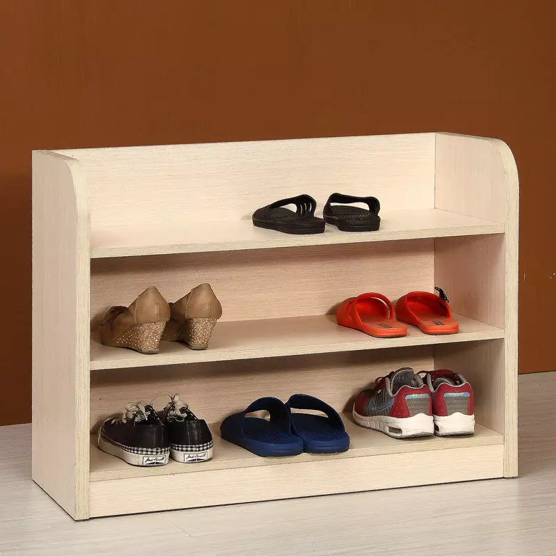 Kitsad kingad koridoris (83 fotot): valige jalatsitele gloshes sügavusega 20 cm ja muud suurused, metall- ja valged struktuurid 9112_67