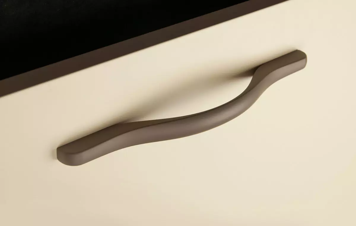 مبل از پالت ها با دستان خود (45 عکس): دستورالعمل گام به گام از یک مبل زاویه ای از پالت ها، نمودار با ابعاد. میز مبل در بالکن و مدل های دیگر 9113_10