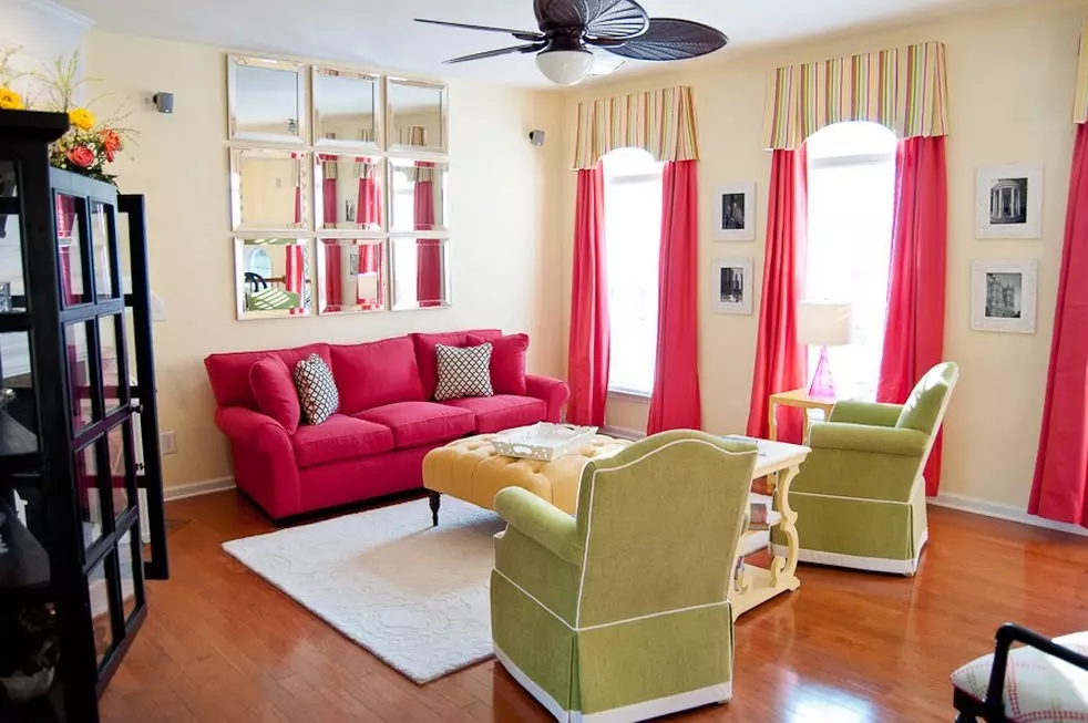 Ružičaste sofe: Primjeri u unutrašnjosti, prljavoj i prašini-ružičastoj boji, mekoj i sivoj ružičastoj, blijedi ružičastim i drugim nijansama 9119_6