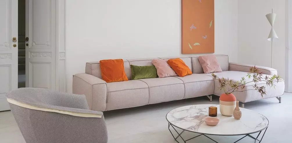 Luxury Sofas (39 mga larawan): Piliin ang eksklusibong mga modelo ng premium para sa bahay ng produksyon ng Europa at Ruso, 160 cm ang lapad at iba pa 9121_30