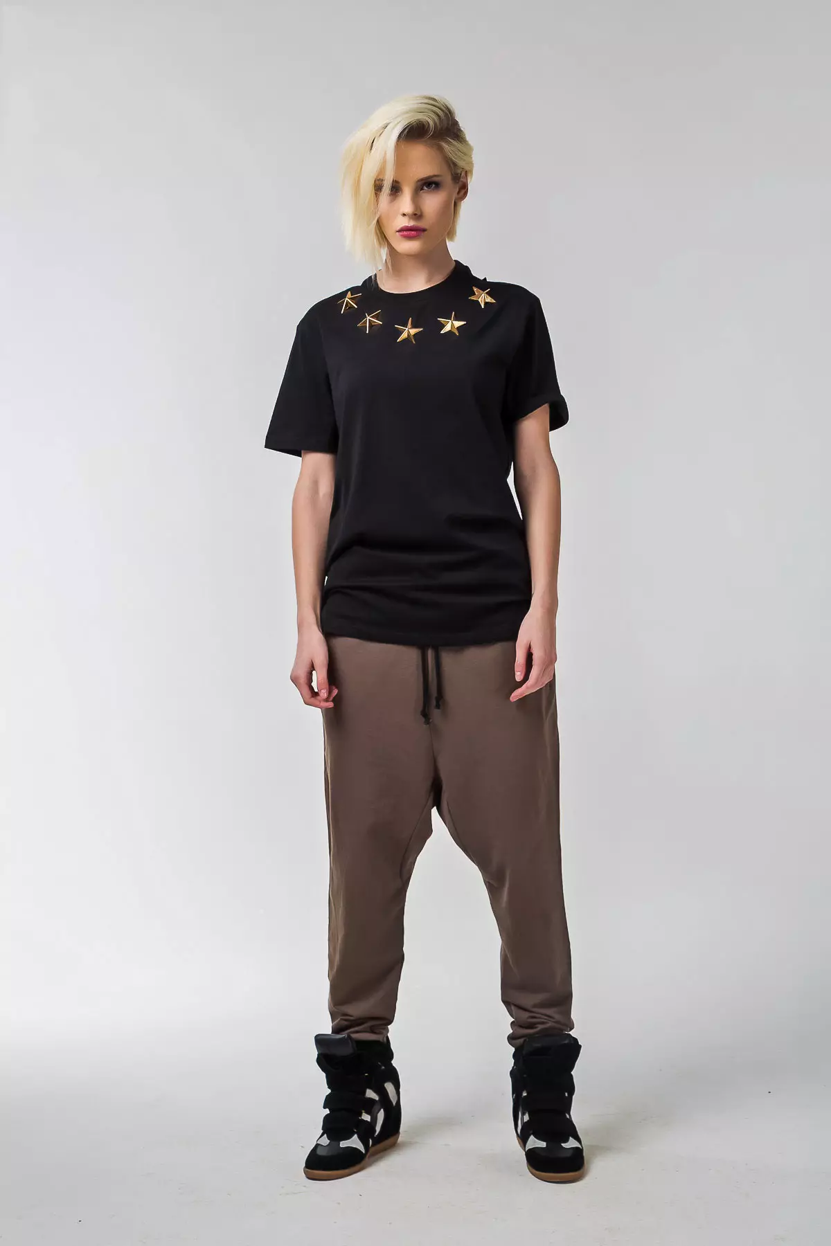 Pantalon de sport pour femmes (101 photos): camouflage, large, avec quoi porter des pantalons pour le sport, de l'ombro, Puma, avec bouffée, noir 912_34