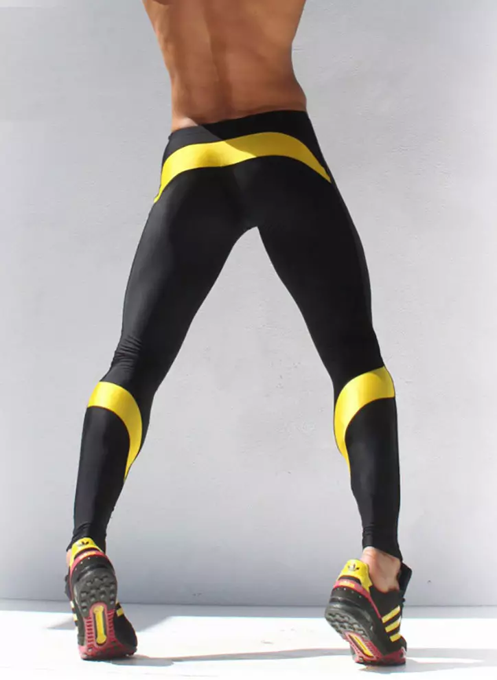 Pantalones deportivos para mujeres (101 fotos): Camuflaje, ancho, con qué llevar pantalones para los deportes, desde Umbro, Puma, con soplo, negro 912_60