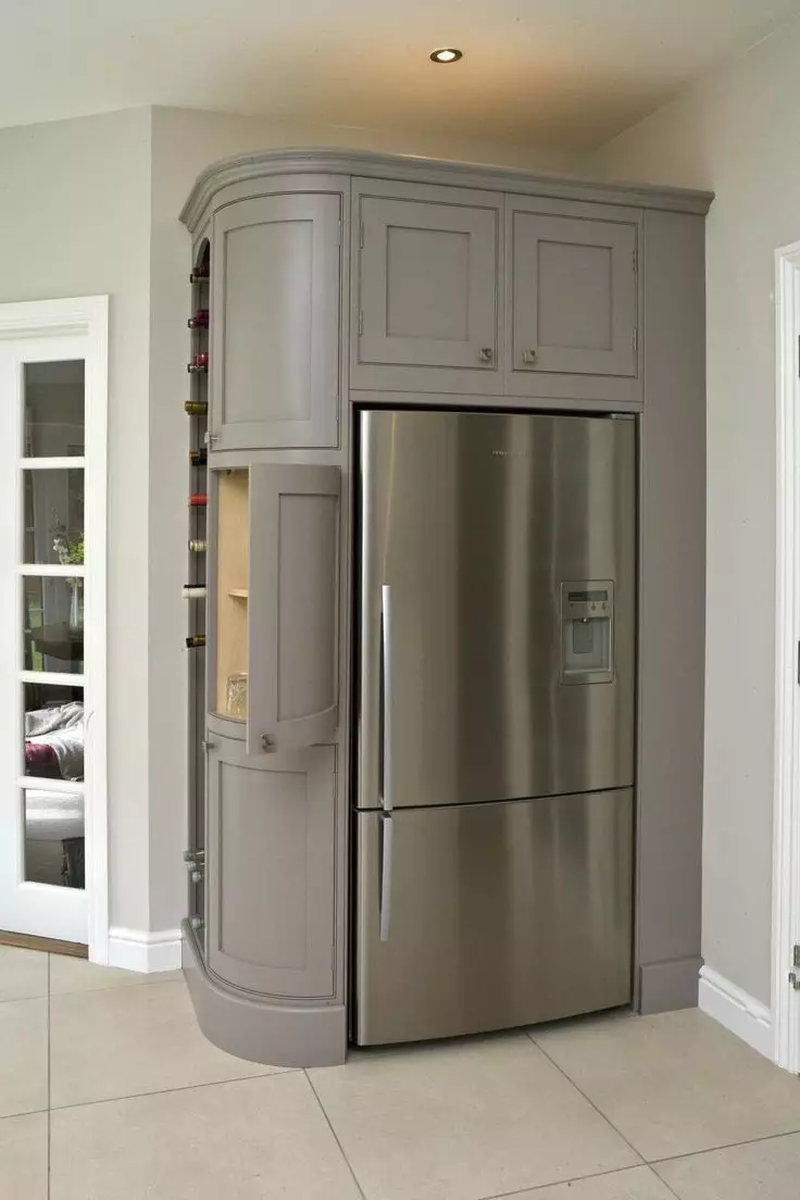 Frigider în hol (32 fotografii): Opțiuni de proiectare a holurilor cu aparate. Cum să ascundeți frigiderul în coridor? 9132_18