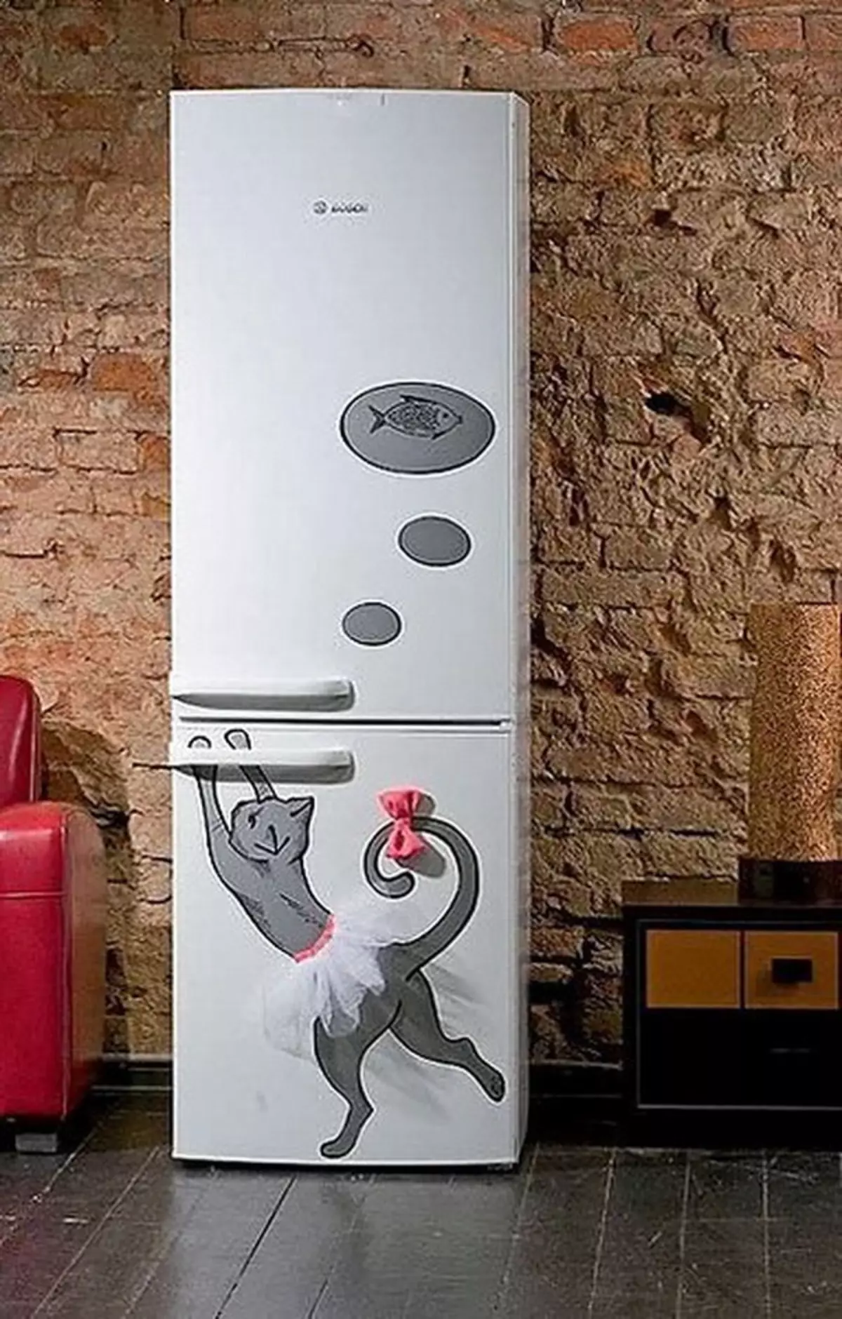Koelkast in de gang (32 foto's): HALLWAY Design-opties met apparatuur. Hoe de koelkast in de gang te verbergen? 9132_31