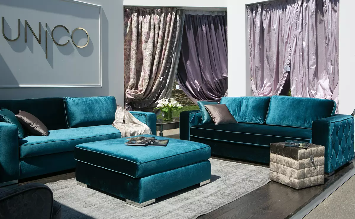Couleurs turquoises (72 photos): angulaire et pliante à l'intérieur. Quels rideaux vont s'adapter? Design de chambre avec canapé-lit turquoise 9133_46
